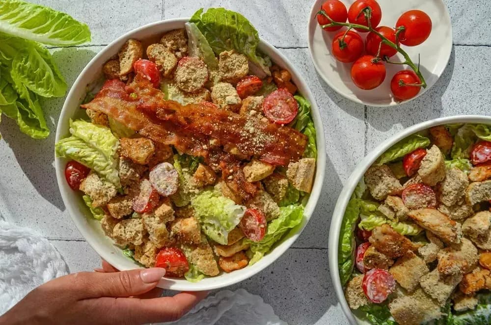 Ile kcal ma sałatka z kurczakiem? Zaskakujące wartości kaloryczne! Ile kcal ma sałatka z kurczakiem? Zaskakujące wartości kaloryczne!