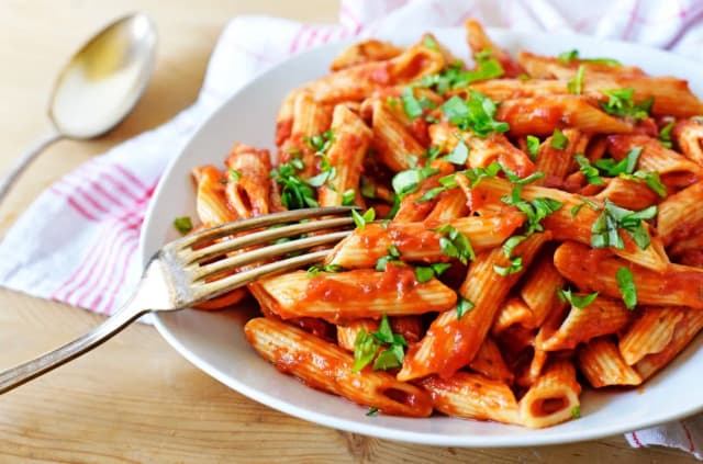 Penne arabiata przepis - prosta i pikantna wersja, którą pokochasz Penne arabiata przepis - prosta i pikantna wersja, którą pokochasz