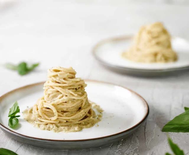 Białe spaghetti: przepis na kremowy makaron, który pokochasz Białe spaghetti: przepis na kremowy makaron, który pokochasz