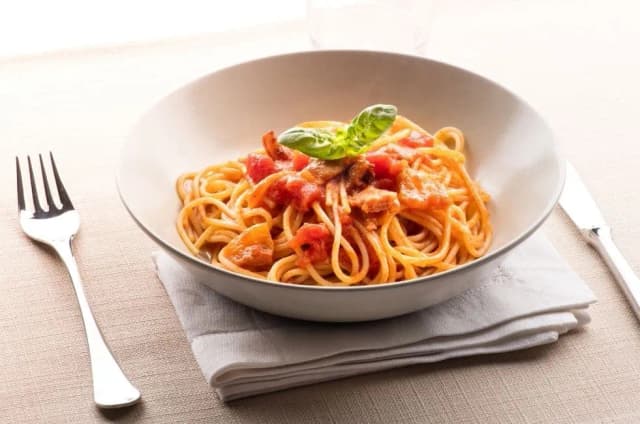 Jak prawidłowo jeść spaghetti, aby uniknąć faux pas i cieszyć się posiłkiem Jak prawidłowo jeść spaghetti, aby uniknąć faux pas i cieszyć się posiłkiem