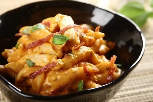 Pyszne penne z kurczakiem i pomidorami - prosty przepis krok po kroku Pyszne penne z kurczakiem i pomidorami - prosty przepis krok po kroku