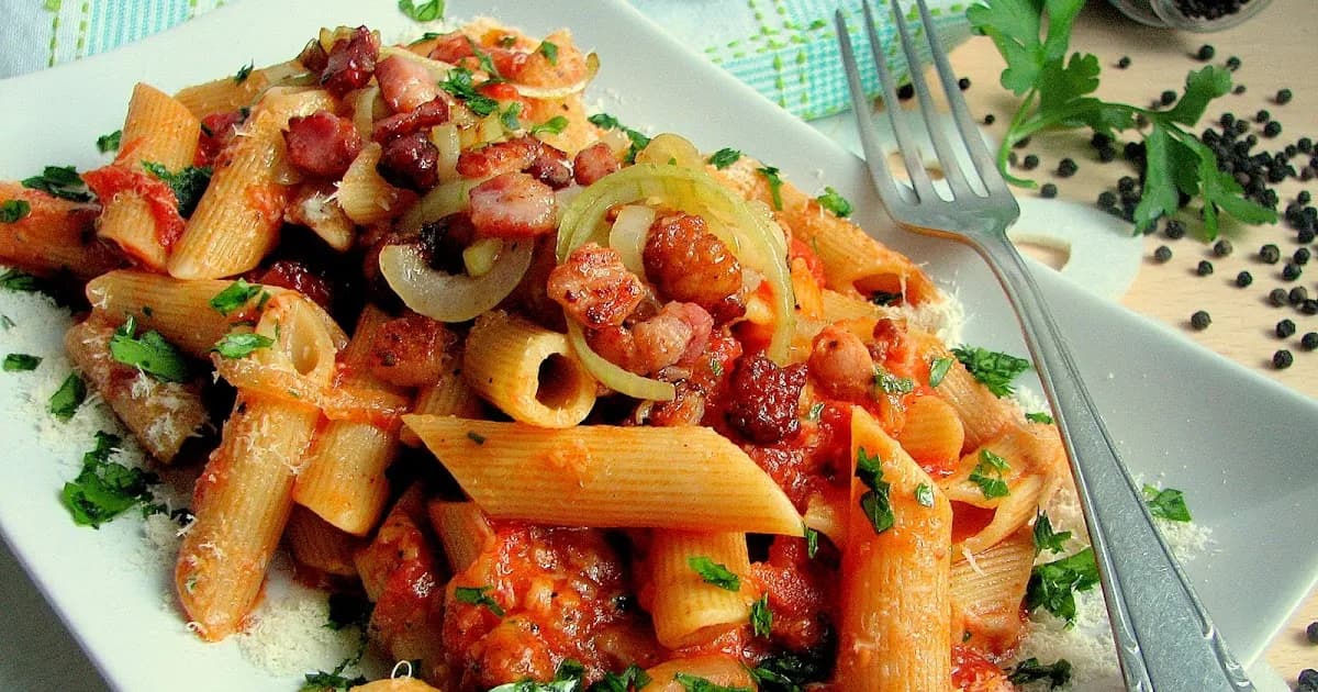 Penne all'Amatriciana - łatwy przepis na klasyczne włoskie danie Penne all'Amatriciana - łatwy przepis na klasyczne włoskie danie