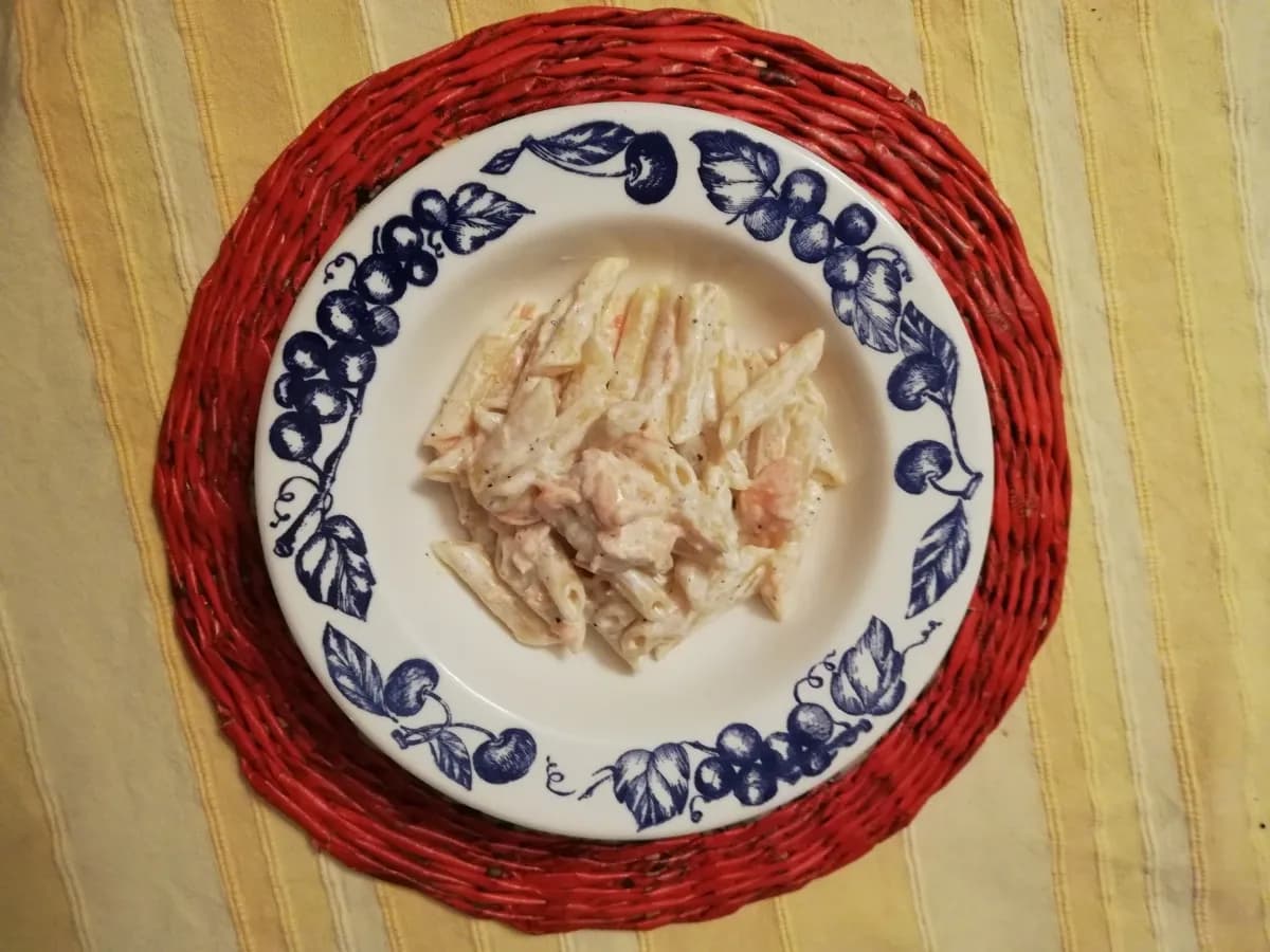 Penne a salmone: prosty przepis na wyjątkowe danie z łososiem Penne a salmone: prosty przepis na wyjątkowe danie z łososiem