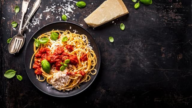 Bazylia czy oregano do spaghetti - wybór, który zmieni smak potrawy Bazylia czy oregano do spaghetti - wybór, który zmieni smak potrawy
