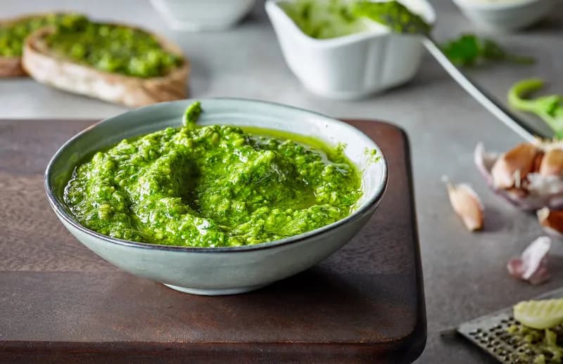 Pesto z bazylii z czym jeść: najlepsze pomysły na pyszne dania Pesto z bazylii z czym jeść: najlepsze pomysły na pyszne dania