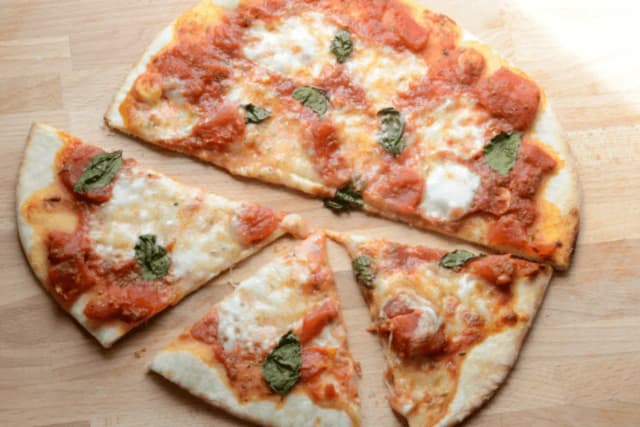 Najmniej kaloryczna pizza – wybierz zdrową opcję dla siebie Najmniej kaloryczna pizza – wybierz zdrową opcję dla siebie