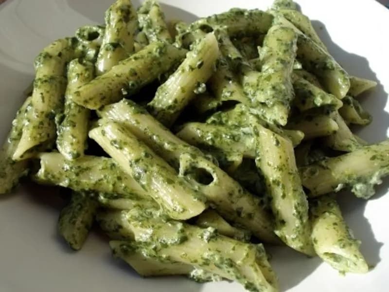 Pyszny przepis na penne konjac ze szpinakiem, który zaskoczy smakiem Pyszny przepis na penne konjac ze szpinakiem, który zaskoczy smakiem