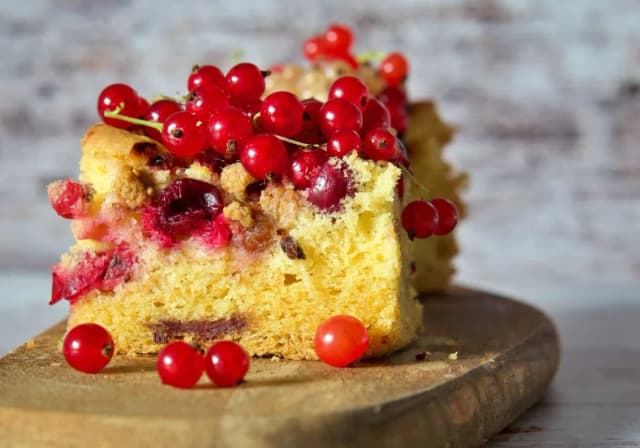 Przepis na pyszne ciasto drożdżowe z owocami, które zachwyci każdego smakosza Przepis na pyszne ciasto drożdżowe z owocami, które zachwyci każdego smakosza